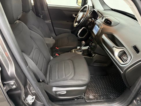 Used 2020 Jeep Renegade Latitude w/ Cold Weather Group image 33