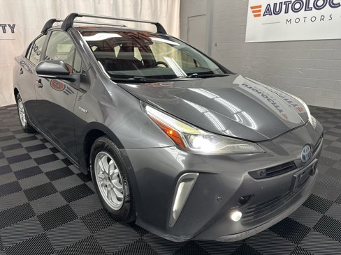 Used 2021 Toyota Prius LE image 2