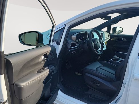New 2026 Chrysler Pacifica Select image 9