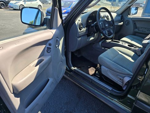 Used 2006 Jeep Liberty Sport image 17