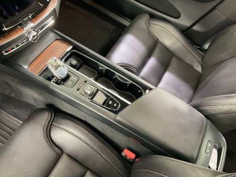Certified 2023 Volvo XC60 T8 Ultimate w/ Climate Package image 22
