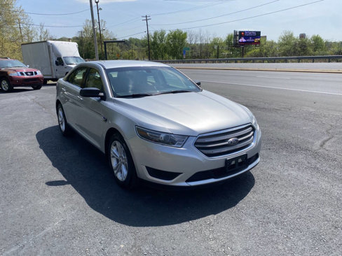 Used 2017 Ford Taurus SE image 4
