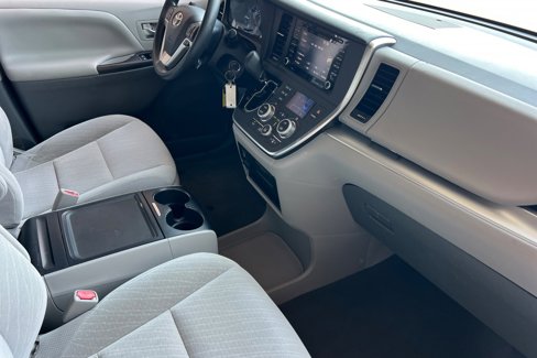 Used 2018 Toyota Sienna LE image 19