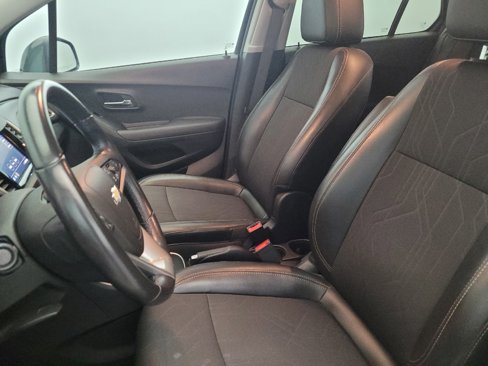Used 2020 Chevrolet Trax LT w/ LT Convenience Package image 17