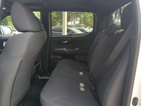 Used 2017 Toyota Tacoma TRD Off-Road image 13