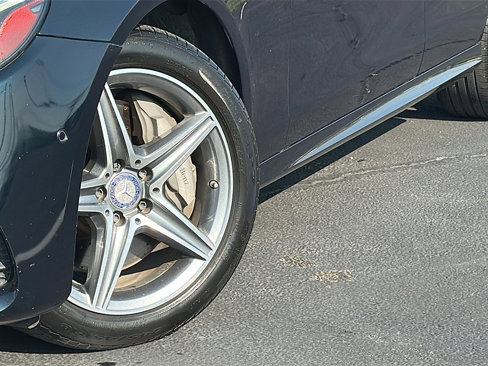 Used 2017 Mercedes-Benz E 300 4MATIC image 3