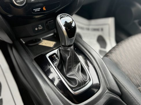 Used 2019 Nissan Rogue SV image 25