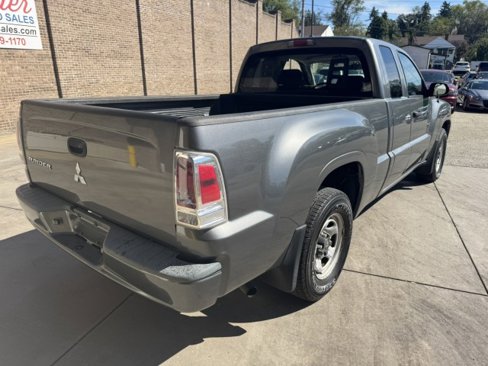 Used 2007 Mitsubishi Raider LS image 3
