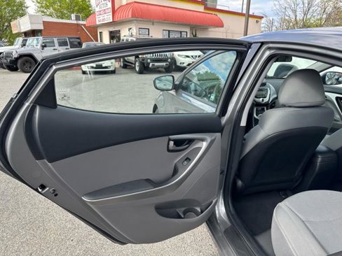 Used 2012 Hyundai Elantra GLS image 13