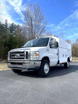 Used 2010 Ford E-350 and Econoline 350 Super Duty image 1