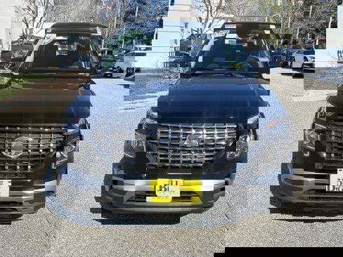 New 2025 Hyundai Venue SEL image 2