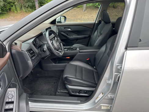 Used 2023 Nissan Rogue SV image 9