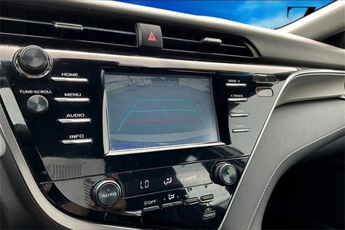Used 2018 Toyota Camry SE image 21