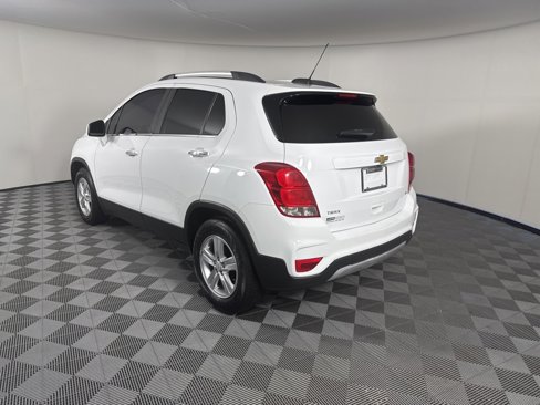 Used 2020 Chevrolet Trax LT w/ LT Convenience Package image 3