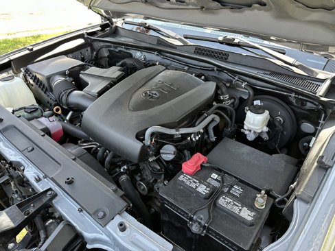 Used 2020 Toyota Tacoma Limited image 16