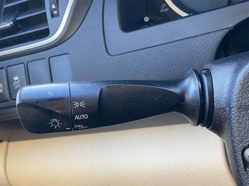 Used 2015 Toyota Camry image 21