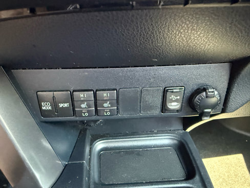 Used 2017 Toyota RAV4 SE image 37