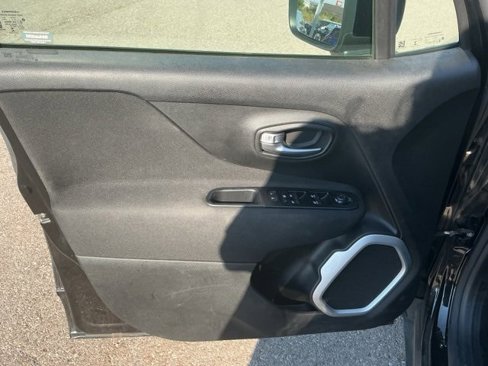 Used 2021 Jeep Renegade Latitude w/ Convenience Group image 16