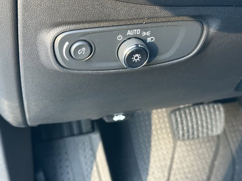 Used 2022 Chevrolet Equinox LT image 16