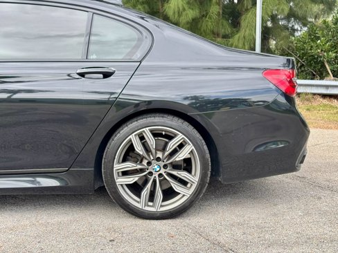 Used 2018 BMW 750Li xDrive image 31
