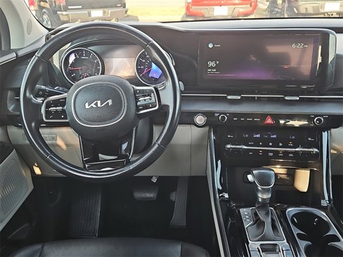 Used 2022 Kia Carnival EX image 15