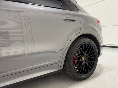 Used 2023 Porsche Cayenne GTS image 9