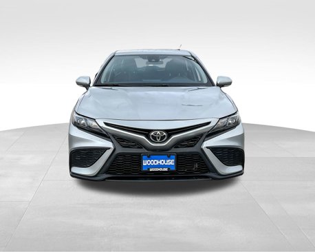 Used 2022 Toyota Camry SE image 2