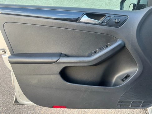 Used 2015 Volkswagen Jetta TDI SEL image 10
