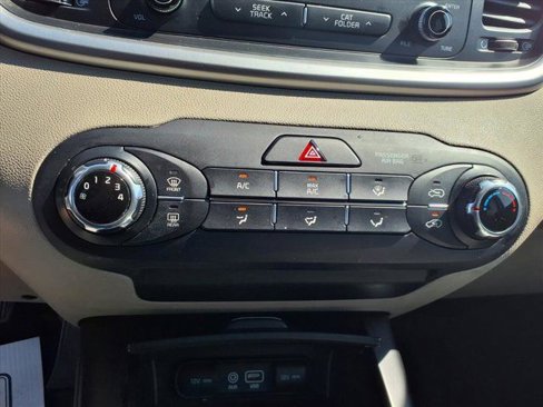 Used 2017 Kia Sorento LX image 16