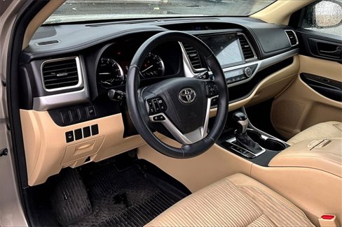 Used 2016 Toyota Highlander Plus image 11