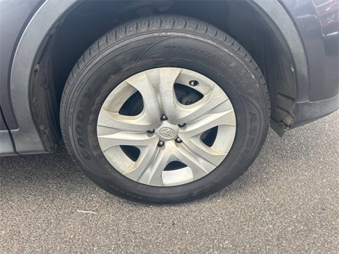 Used 2015 Toyota RAV4 LE image 17