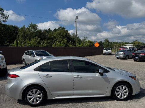Used 2020 Toyota Corolla LE image 4
