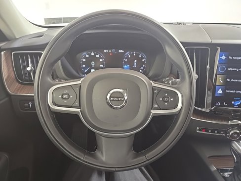 Used 2021 Volvo XC60 T5 Momentum w/ Climate Package image 11