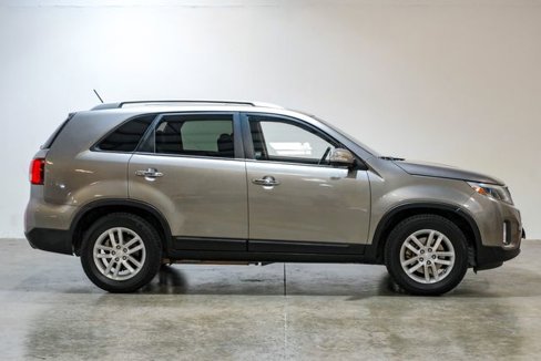 Used 2015 Kia Sorento LX image 7