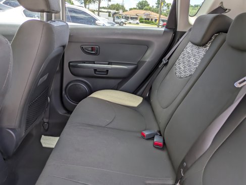 Used 2010 Kia Soul + image 17