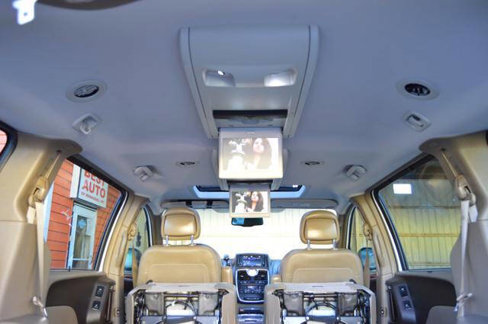 Used 2016 Chrysler Town & Country Touring-L image 29