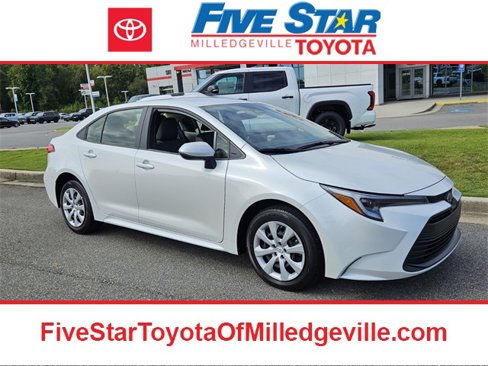 Used 2025 Toyota Corolla XLE image 1