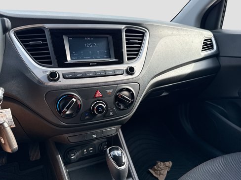 Used 2022 Hyundai Accent SE image 11