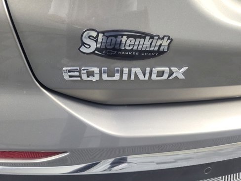 Used 2018 Chevrolet Equinox LT w/ Sun & Infotainment Package image 13