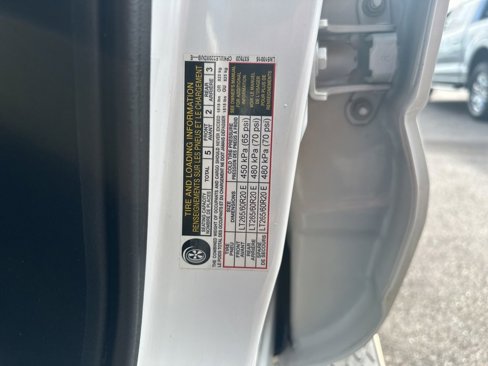 Used 2020 Nissan Titan SL w/ Moonroof Package image 47