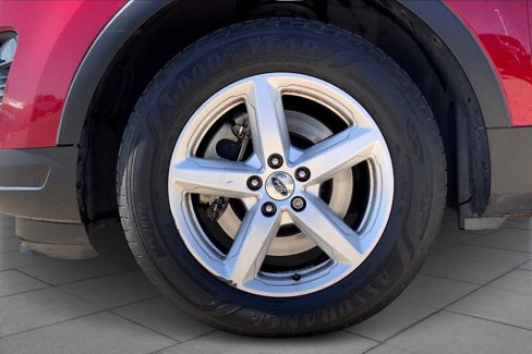Certified 2019 Ford Explorer XLT w/ Equipment Group 201A image 10