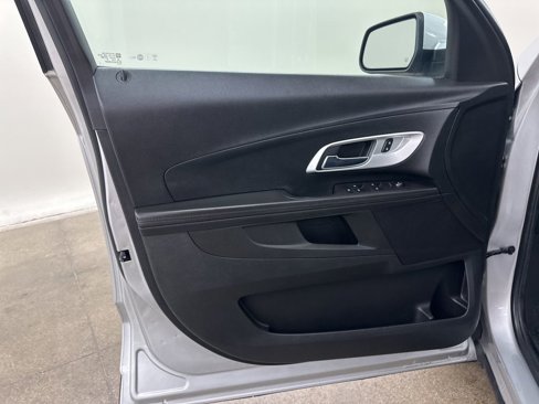 Used 2017 Chevrolet Equinox LT image 28
