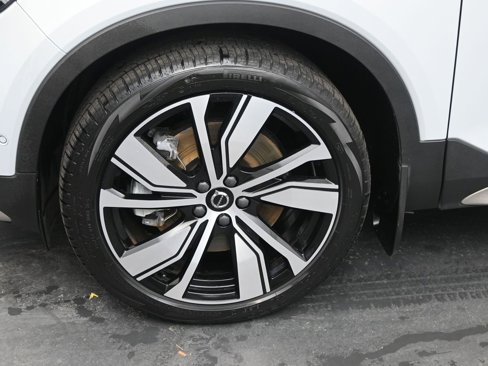 Certified 2022 Volvo XC40 P8 Recharge Ultimate image 9