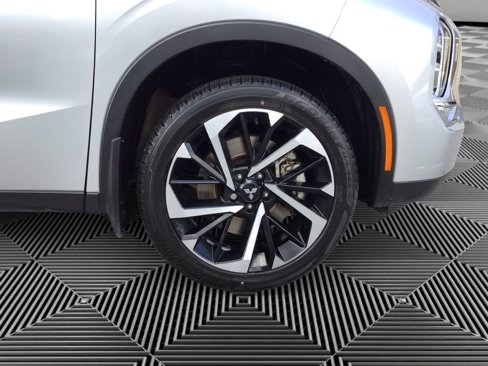 Used 2024 Mitsubishi Outlander SE image 9