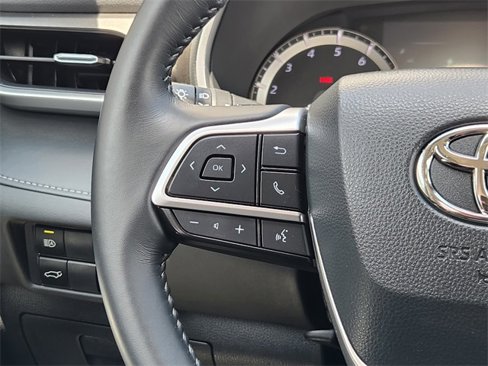 Used 2022 Toyota Highlander XLE image 28