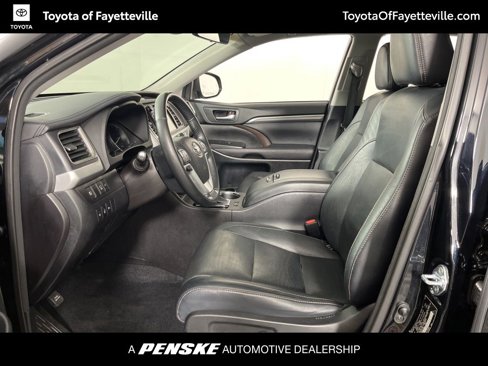 Used 2017 Toyota Highlander Limited image 25
