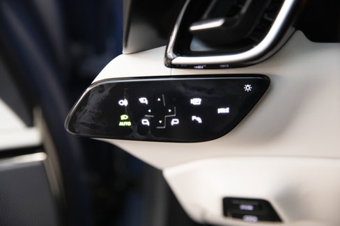 Used 2025 Ferrari Roma Spider image 32
