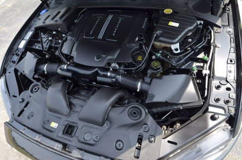 Used 2016 Jaguar XJ R-Sport image 41