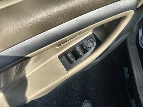 Used 2017 Ford Taurus SE image 21