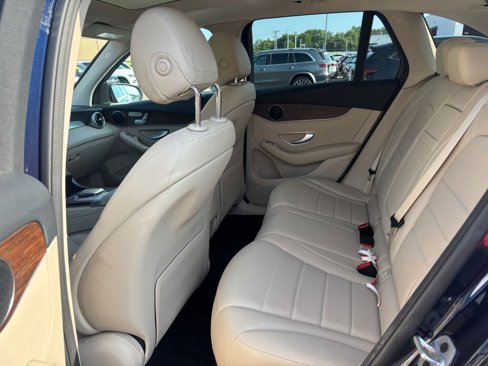 Used 2022 Mercedes-Benz GLC 300 4MATIC image 11